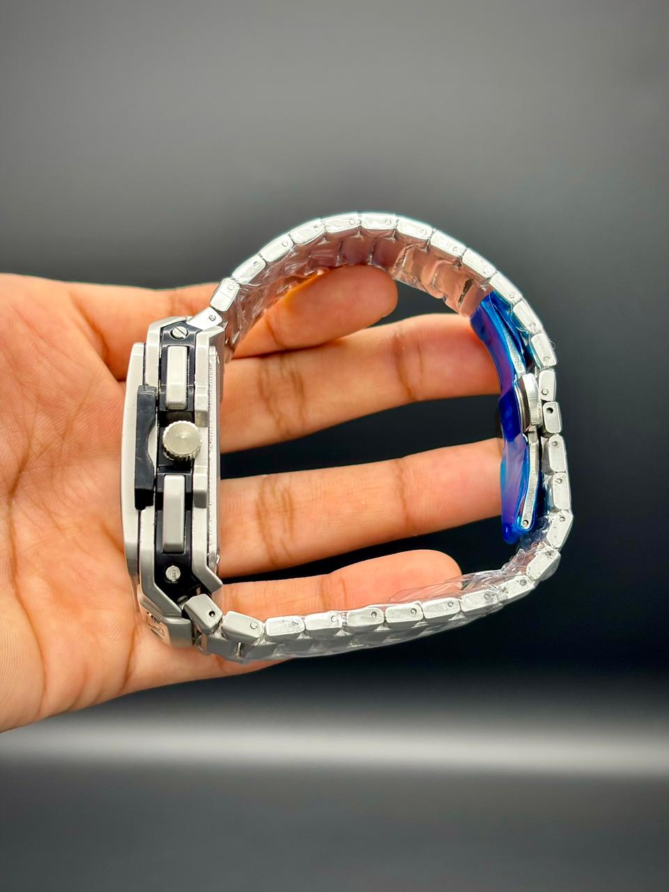 Hb  Sliver Chain With Red Dial Watch.