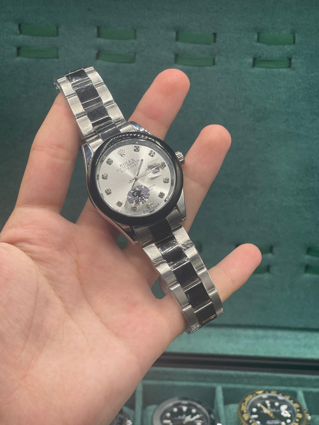 RLX : Diamond Markers Silver Dial Watch — Black Bezel Steel Chain with Date Lock