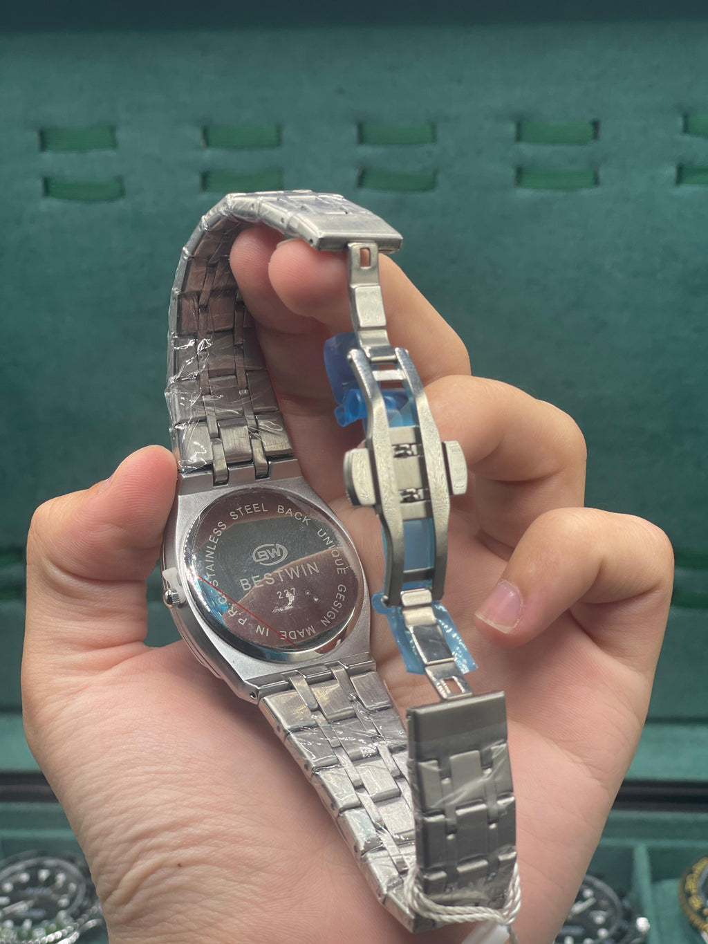 BTW Stainless Steel Luxury Dress Watch with Black Textured Dial, Fluted Bezel, and Integrated Bracelet