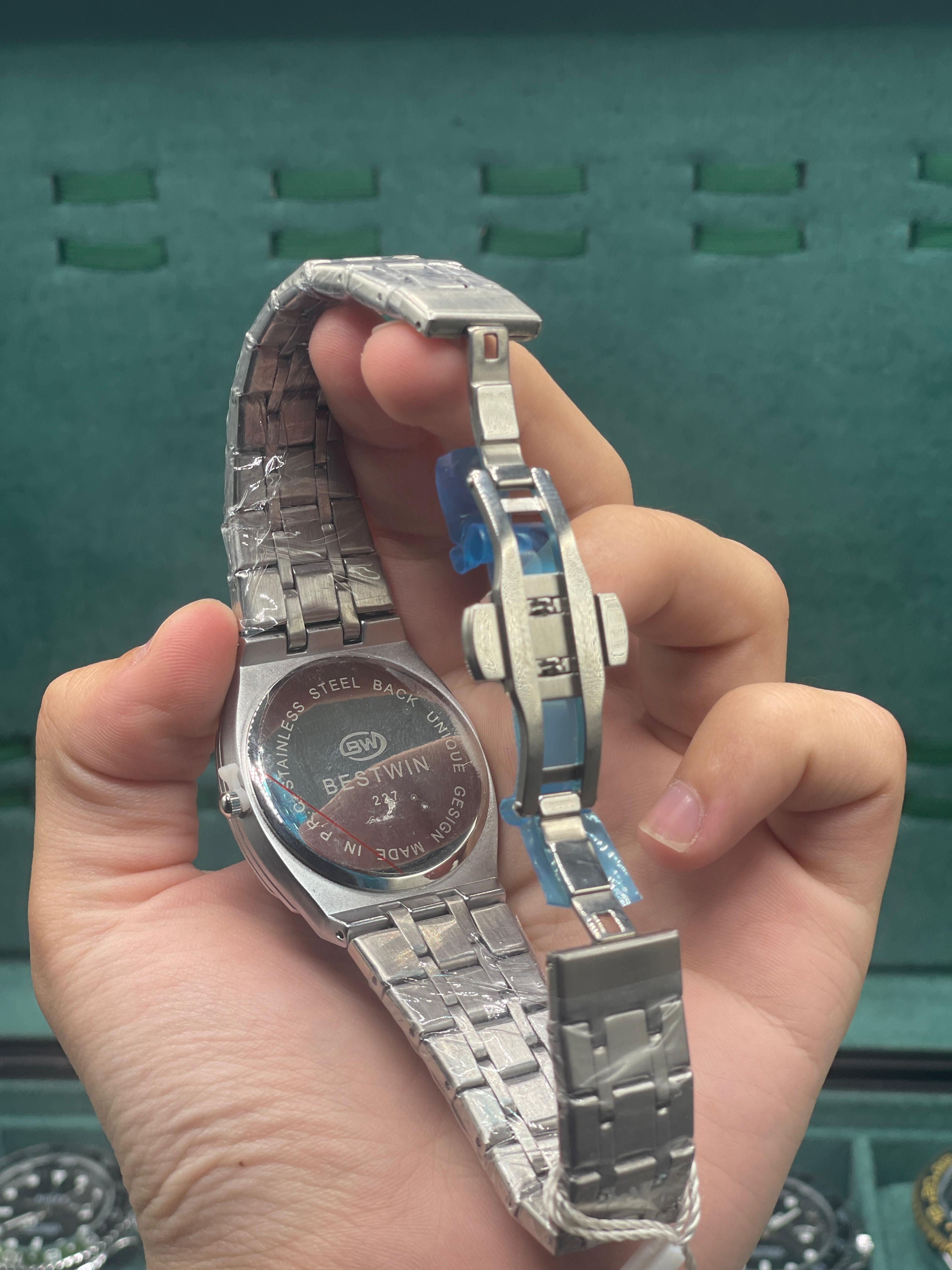 BTW Stainless Steel Luxury Dress Watch with Black Textured Dial, Fluted Bezel, and Integrated Bracelet