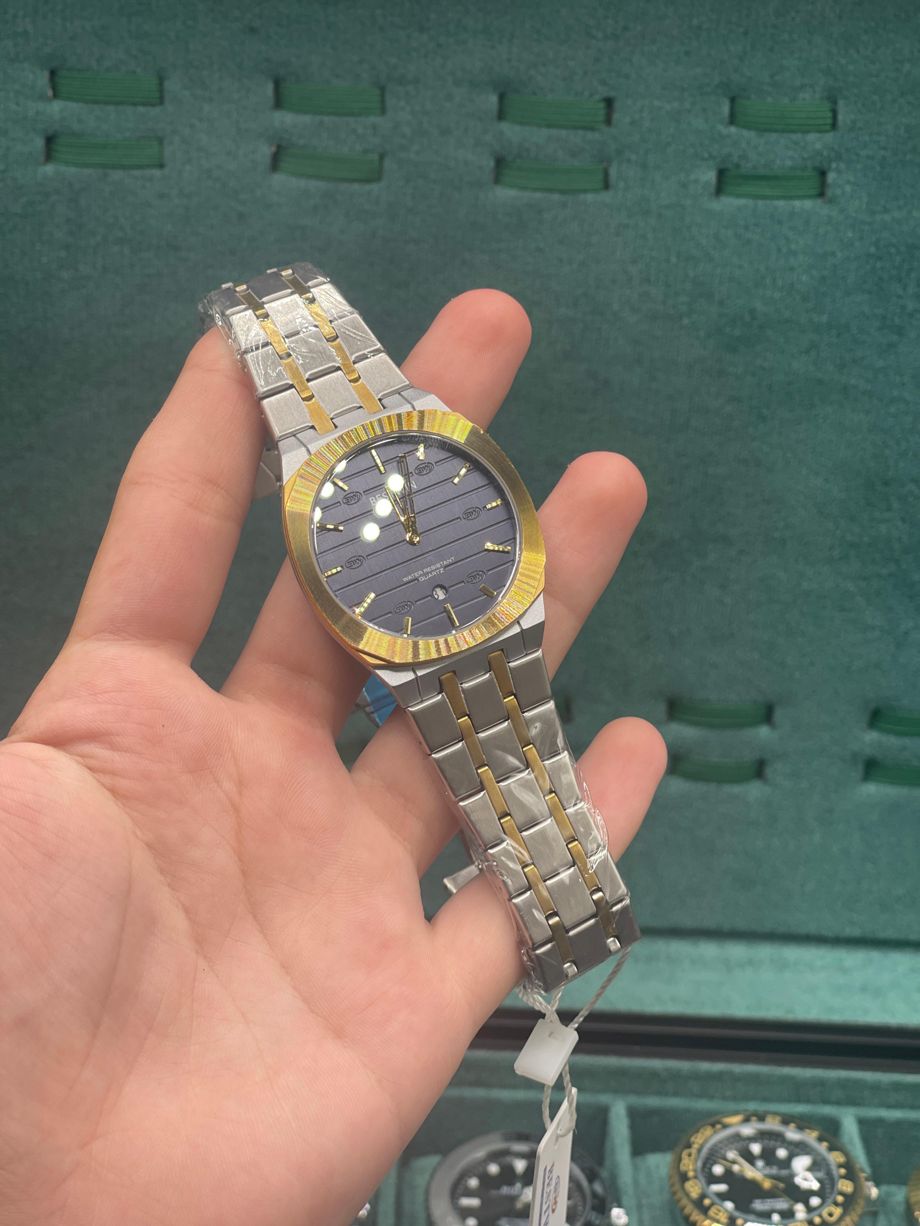 BTW Two-Tone Luxury Dress Watch with Black Textured Dial, Gold Fluted Bezel, and Integrated Bracelet